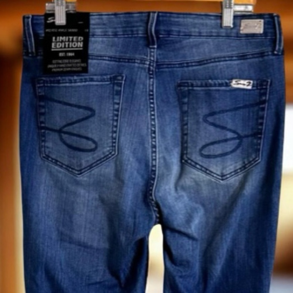NWT 7 FOR ALL MANKIND DISTRESSED CENTER HEM,RAW HEM,SHAPING CUT,SLIMMING ❤️ - Picture 3 of 6